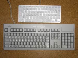 RIMG0006 AppleキーボードとFMV-KB232