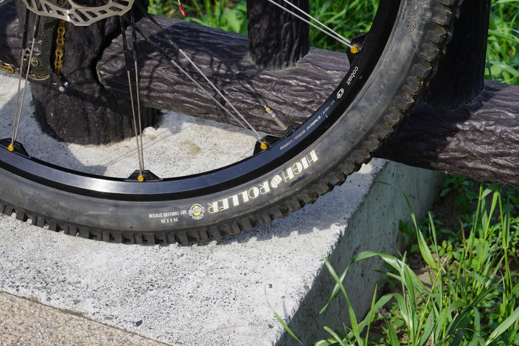 Maxis High Roller 2.35 UST Tubeless Super Tacky