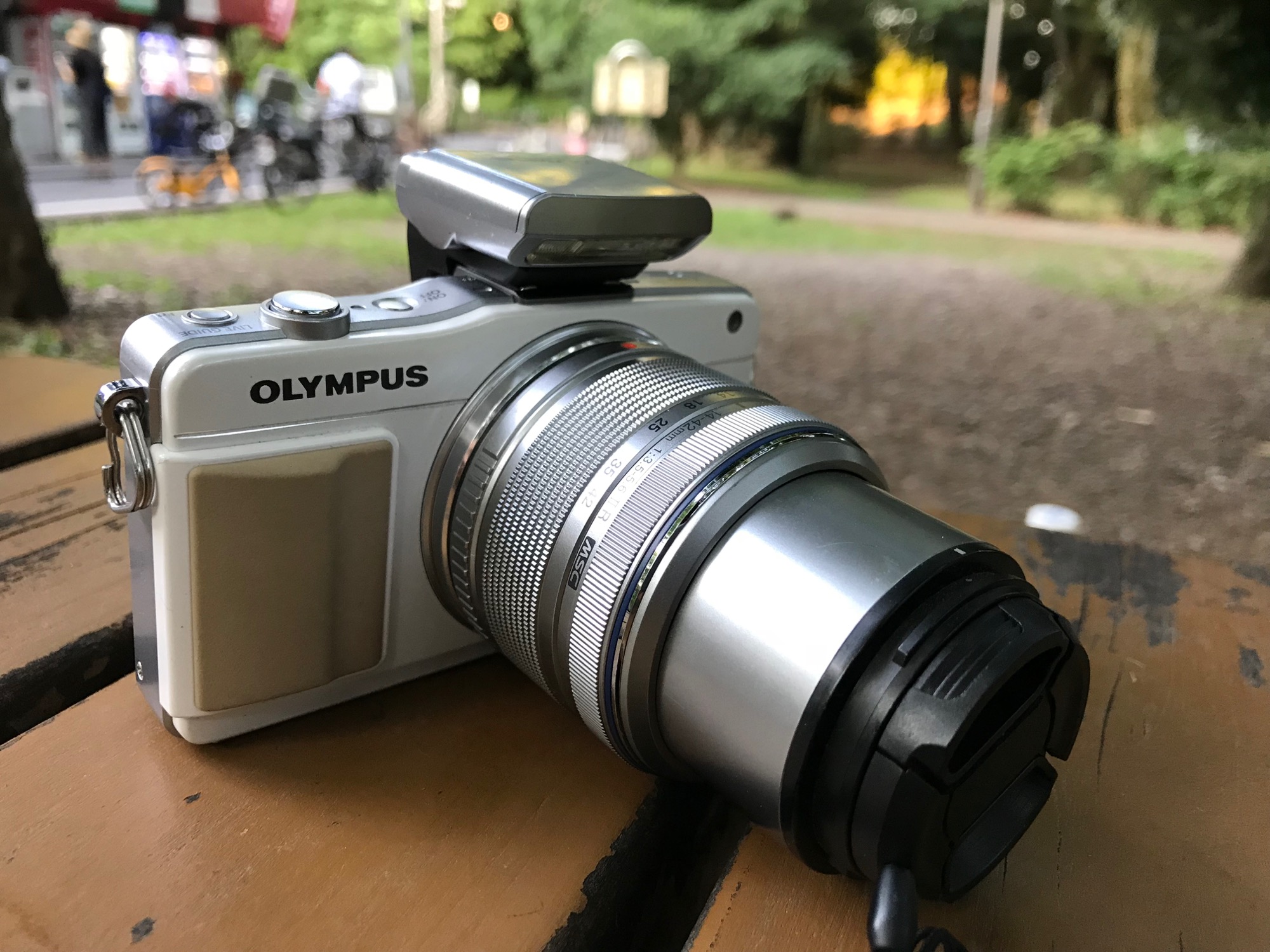 陰山織物謹製 OLYMPUS PEN mini E-PM2 ホワイト ミラーレス 一眼