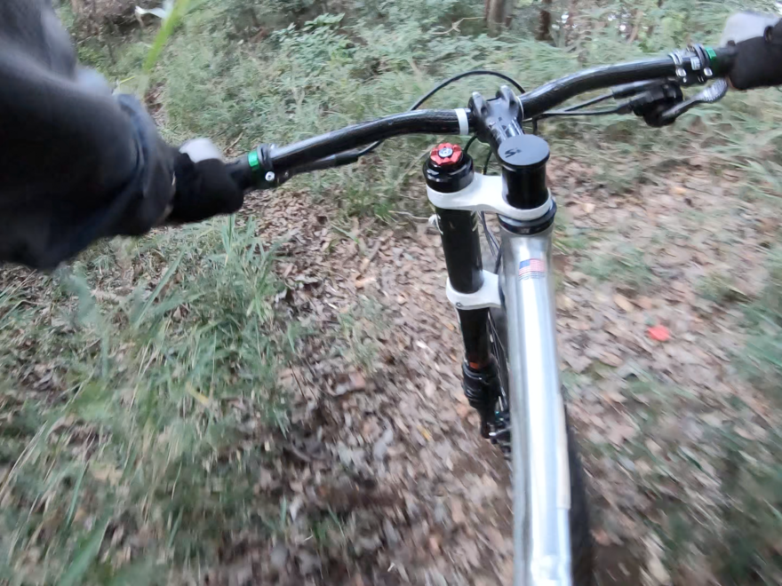 M山