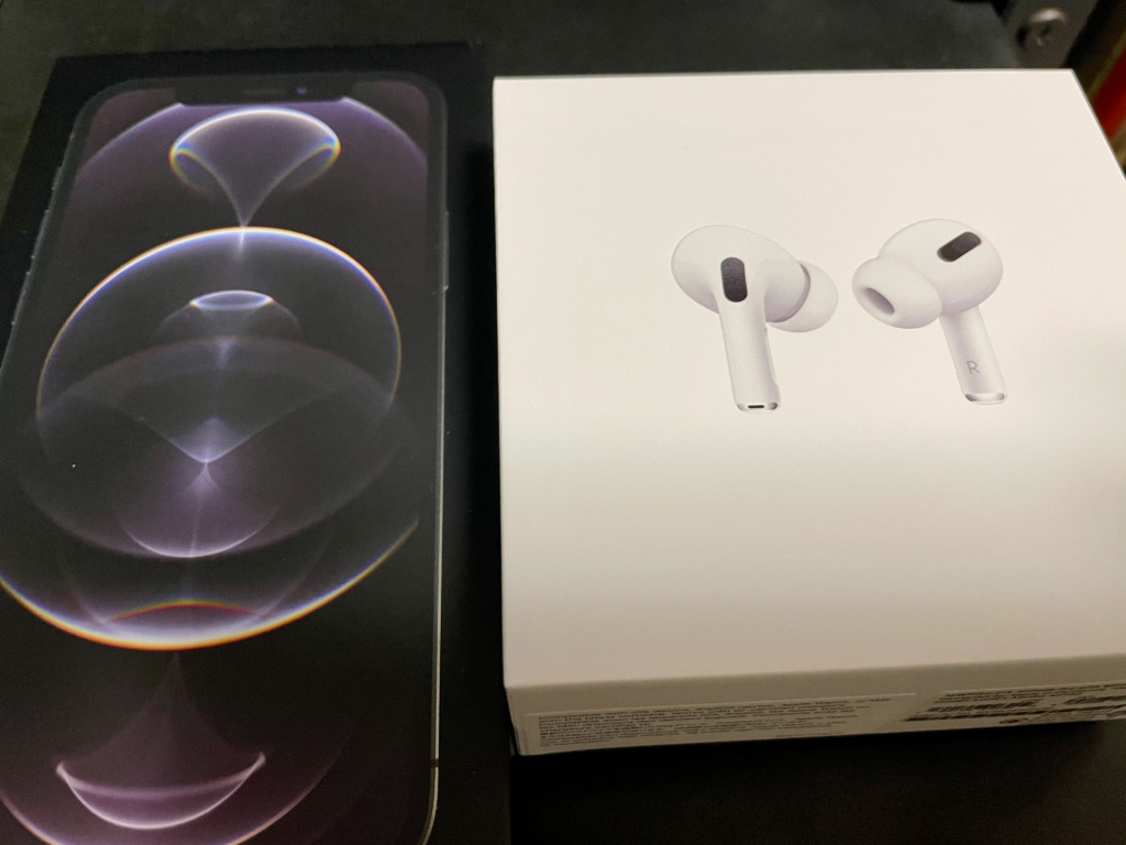 iPhone 12 Pro + Air Pods Pro