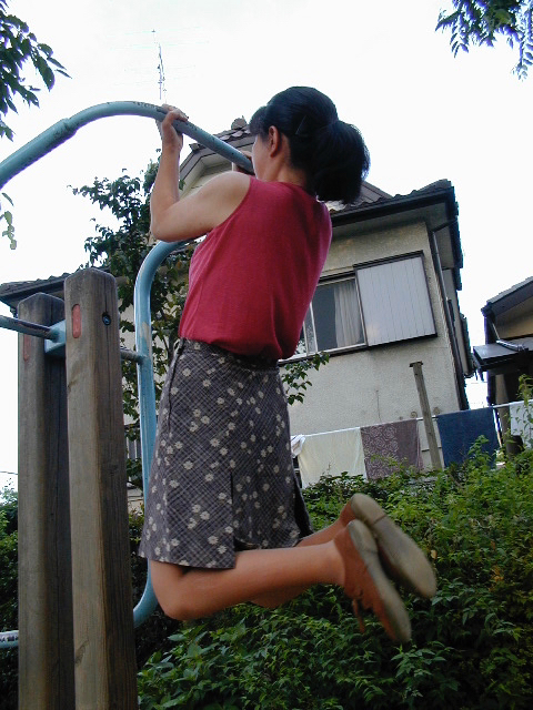 和田公園での妻の懸垂