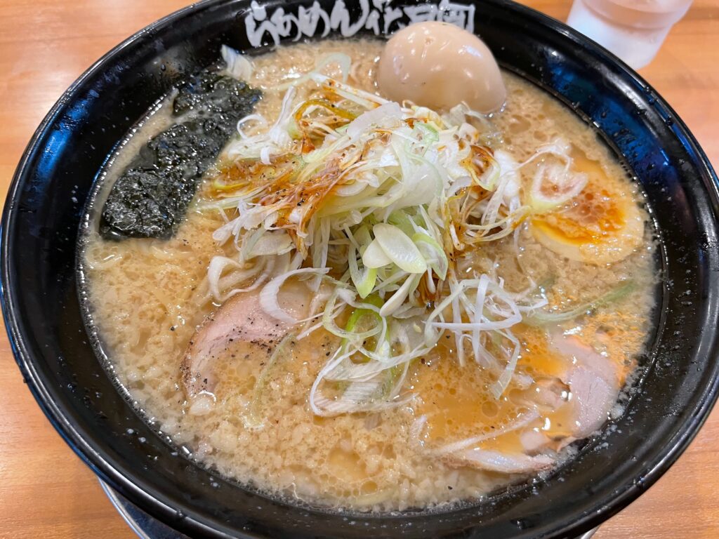 らあめん花月嵐 嵐げんこつらあめん 中太麺
