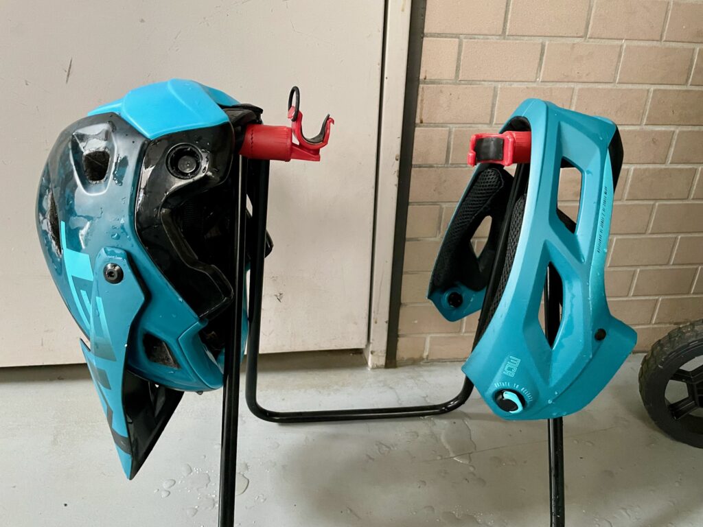 ヘルメットを洗う
