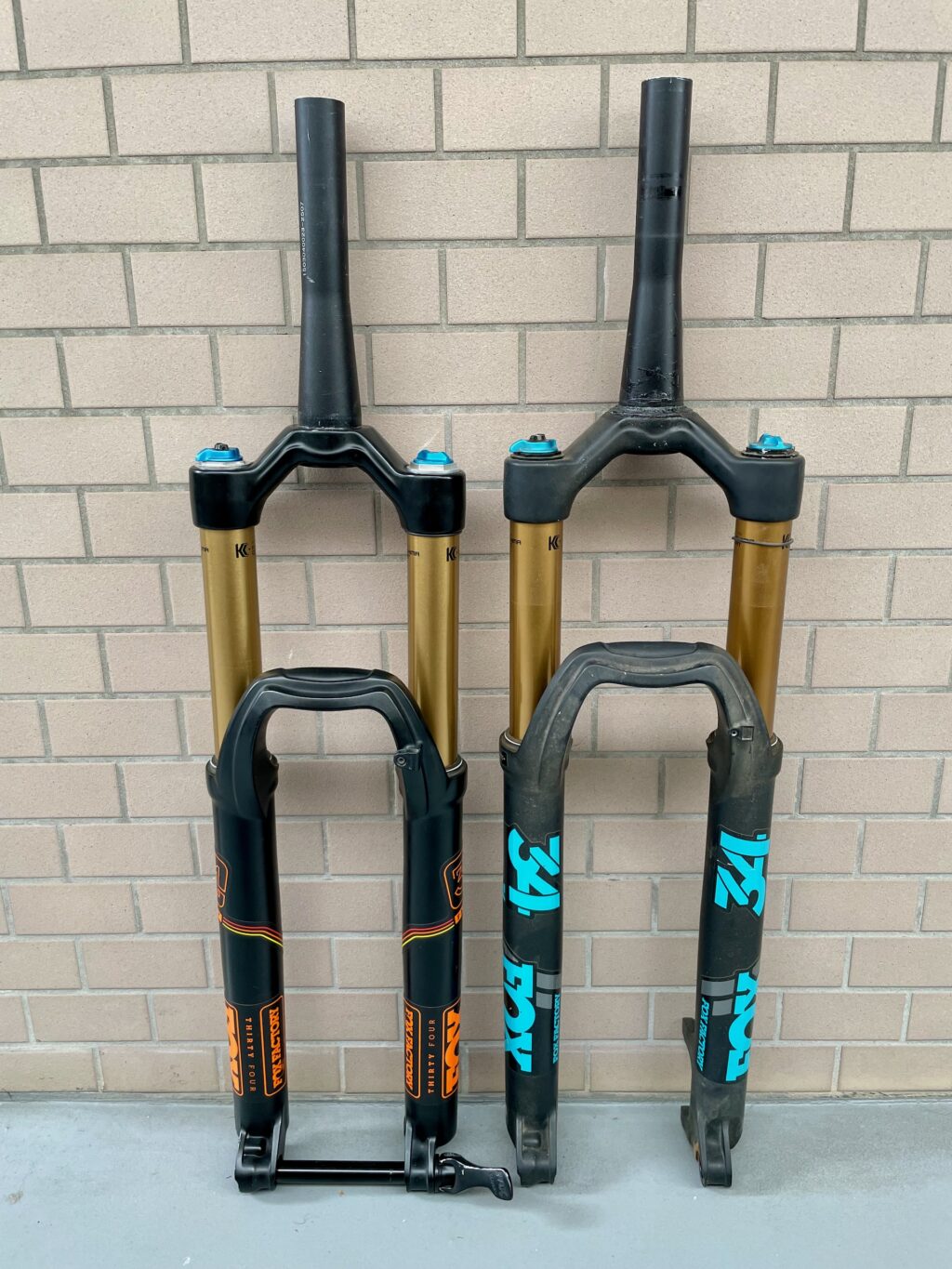 右が29/27.5+ 140mm、左が27.5 150mm