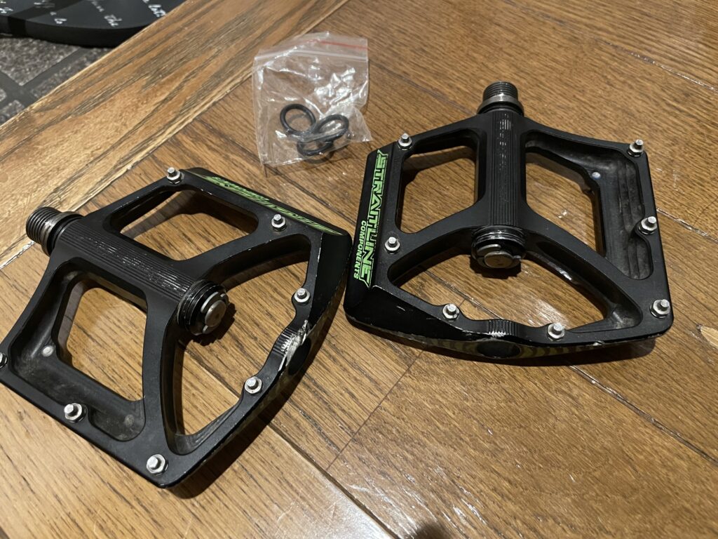 ペダルを変えます