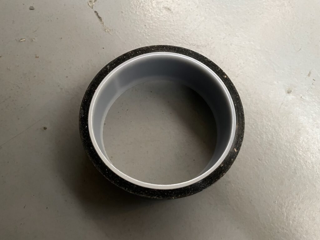 付属のチューブレステープ