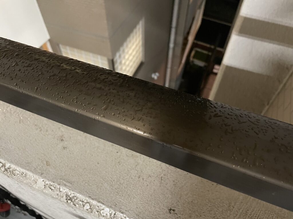 雨が降り始めた