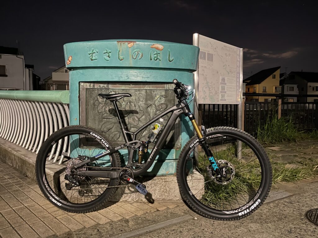 なんか背中が痛いな