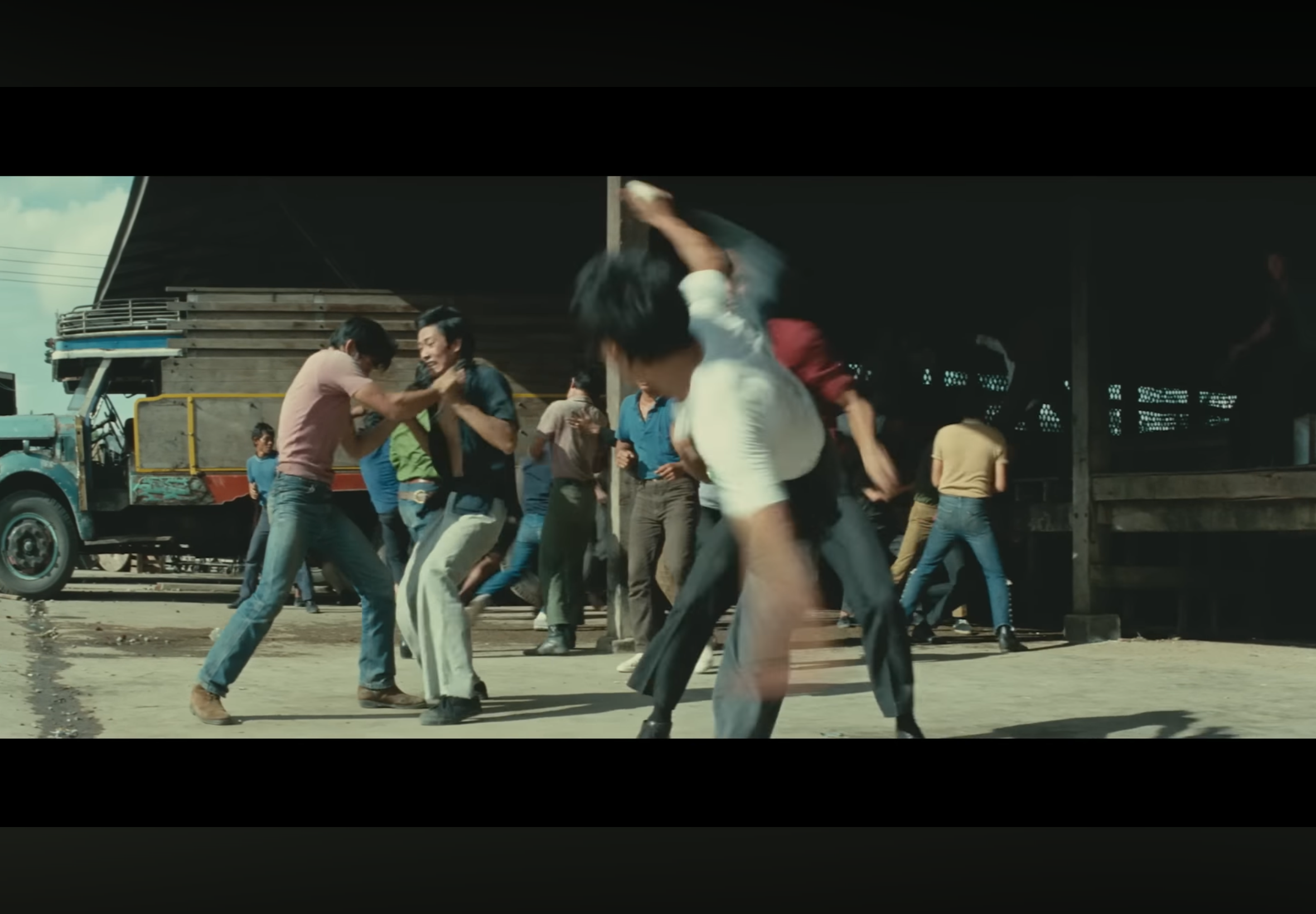 ドラゴン危機一発 リー先生の1発目の掛け蹴り