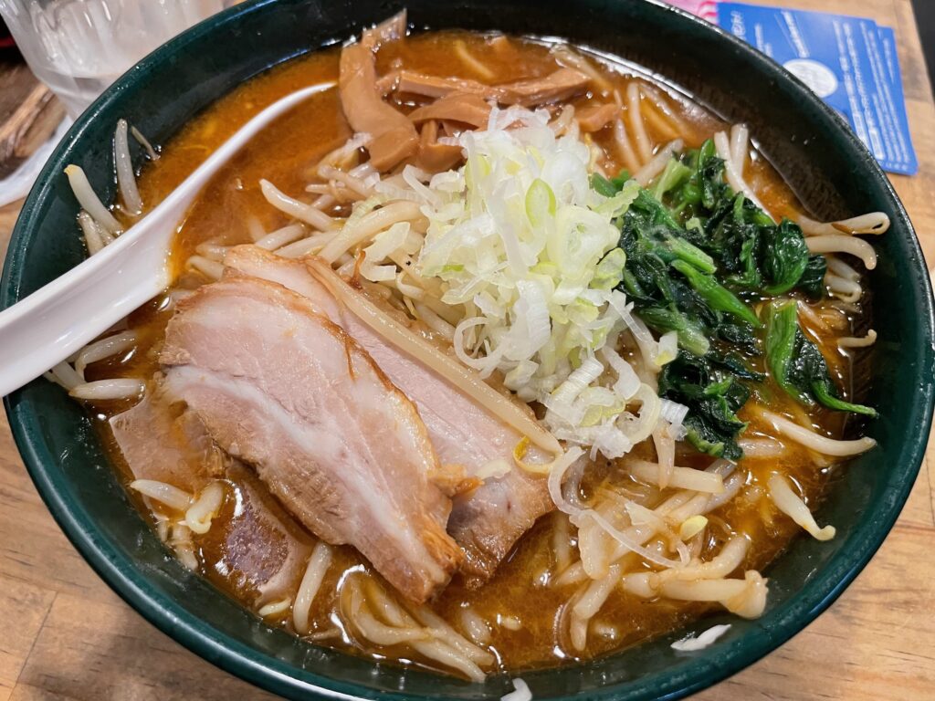 私は味噌ラーメンの大盛り