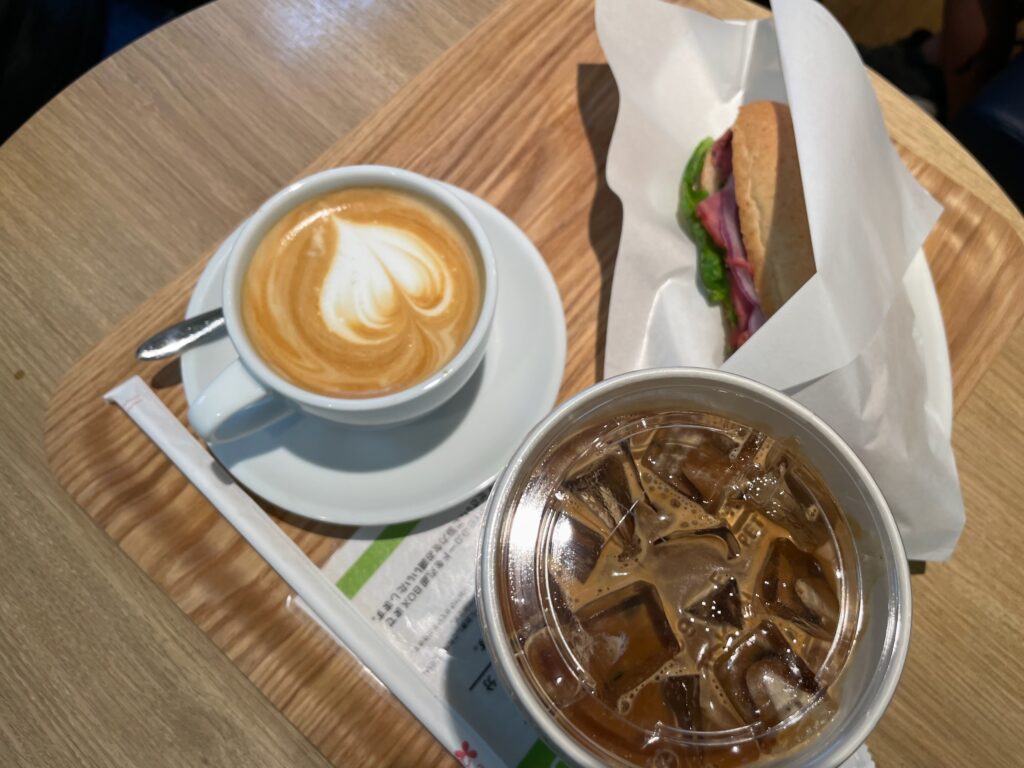 エクセルシオールで休憩