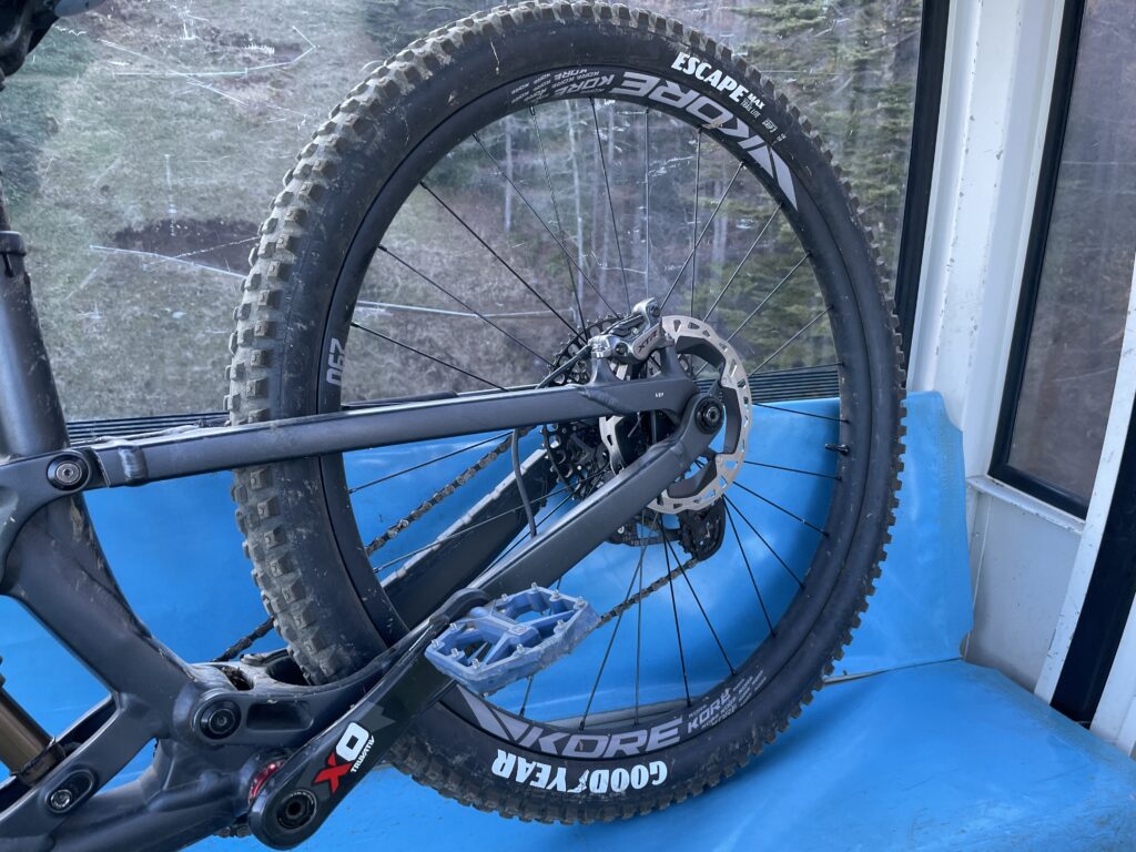 KORE Products WheelとGood Year Escape MAX – Trail Lite – Grip3 29 x 2.4
