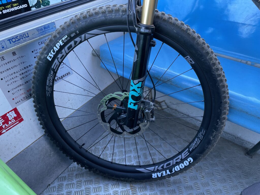 KORE Products WheelとGood Year Escape MAX – Trail Lite – Grip3 29 x 2.4