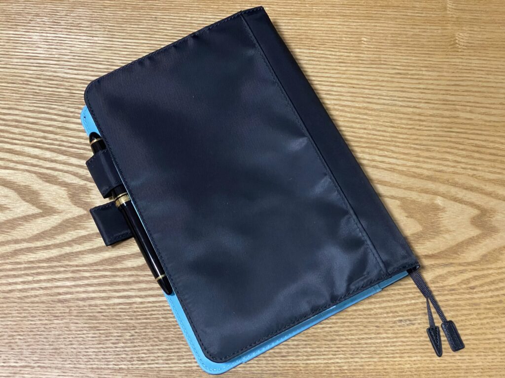 かなり質感がチープ