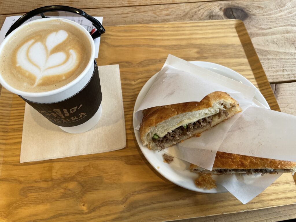 ZEBRA COFEEのビーフサンドセット