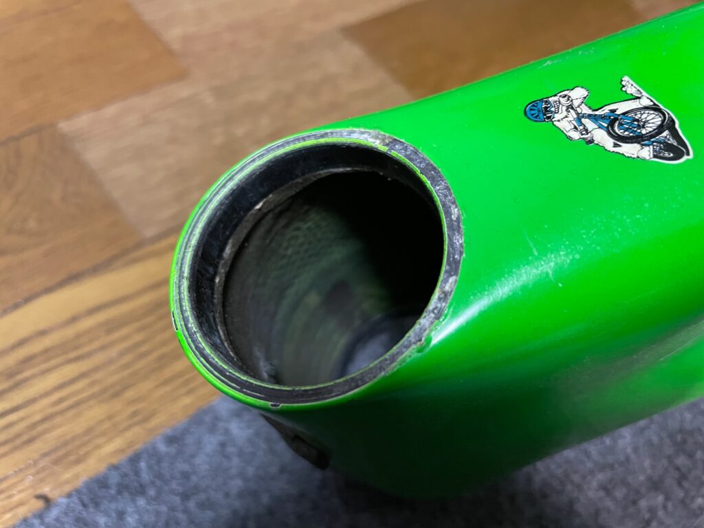 ヘッドパーツもBBもない状態