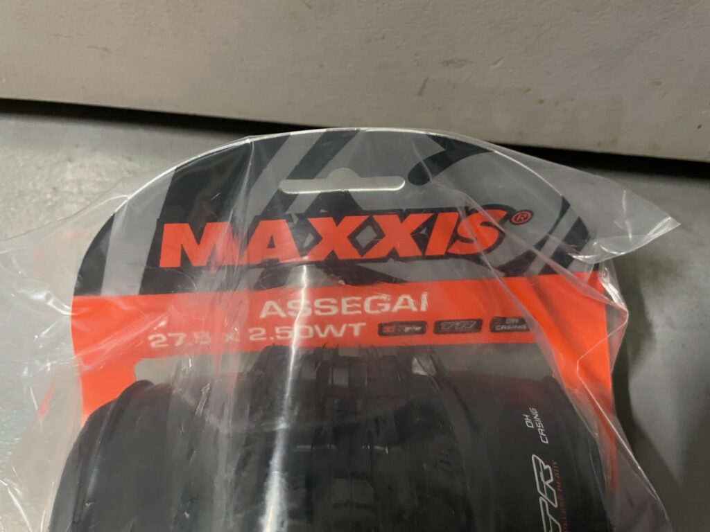 MAXXIS ASSEGAI 27.5 x 2.5 MAX GRIP