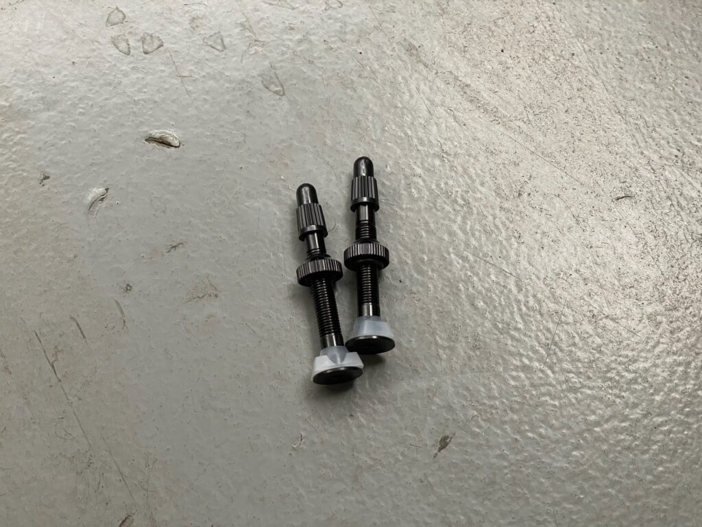 安価なチューブレスバルブ