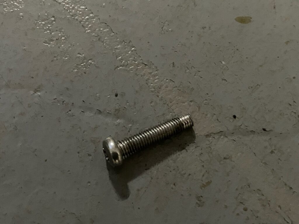 舐めてしまっていたのはボルトの下部