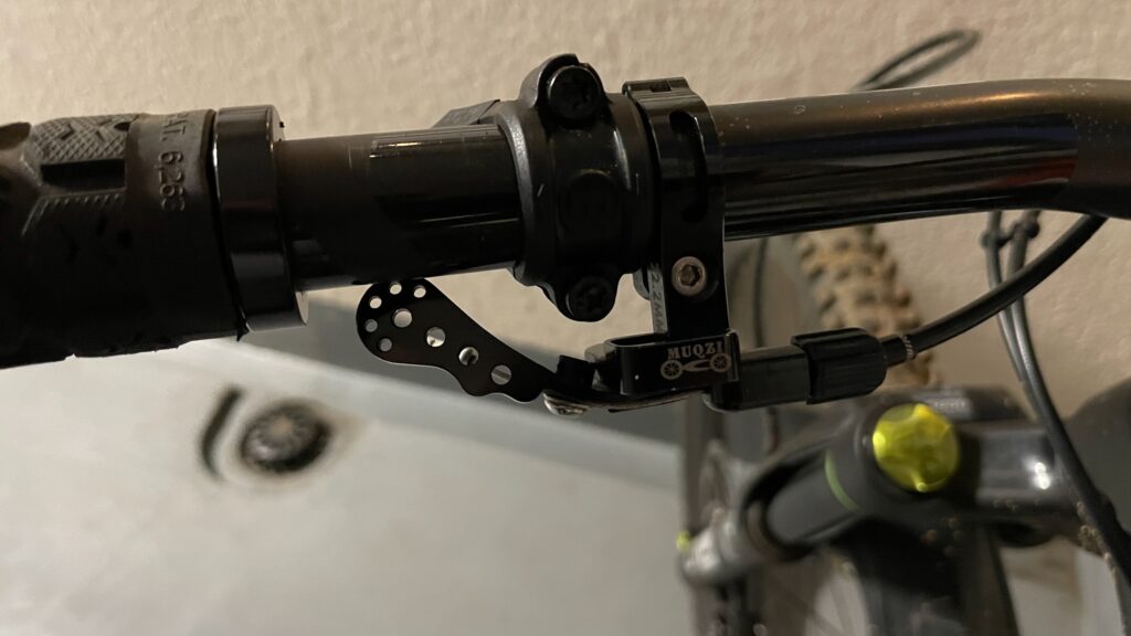 ひん曲がったレバー