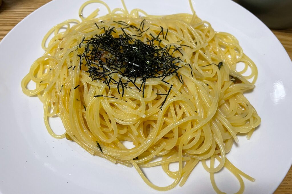 しょうゆとにんにくのパスタ