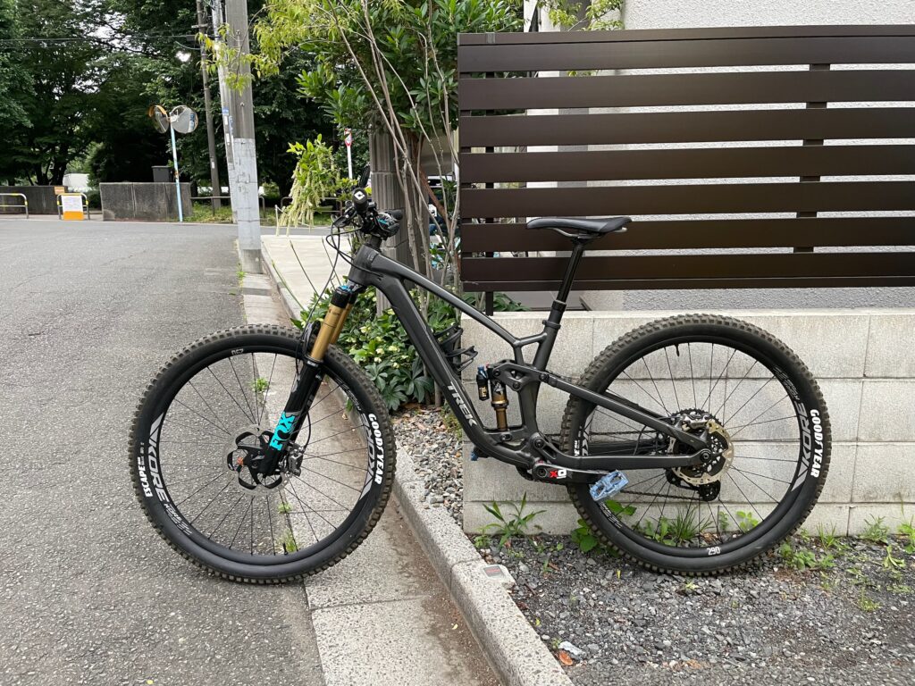 タイヤだけは換えようかな