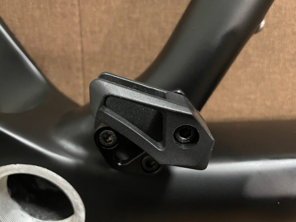 チェーンガイド