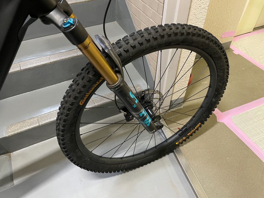 フロント側はやっぱりごつい
