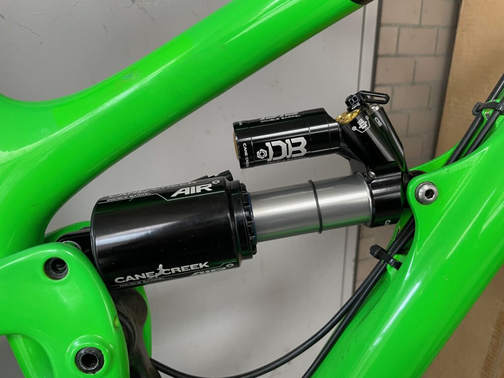 CANE CREEK DOUBLE BARRELに変更
