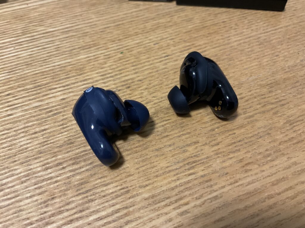 右がメルカリから購入したもの