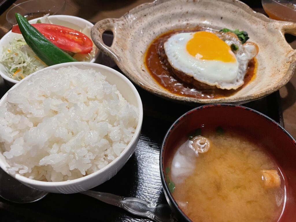 煮込みハンバーグ